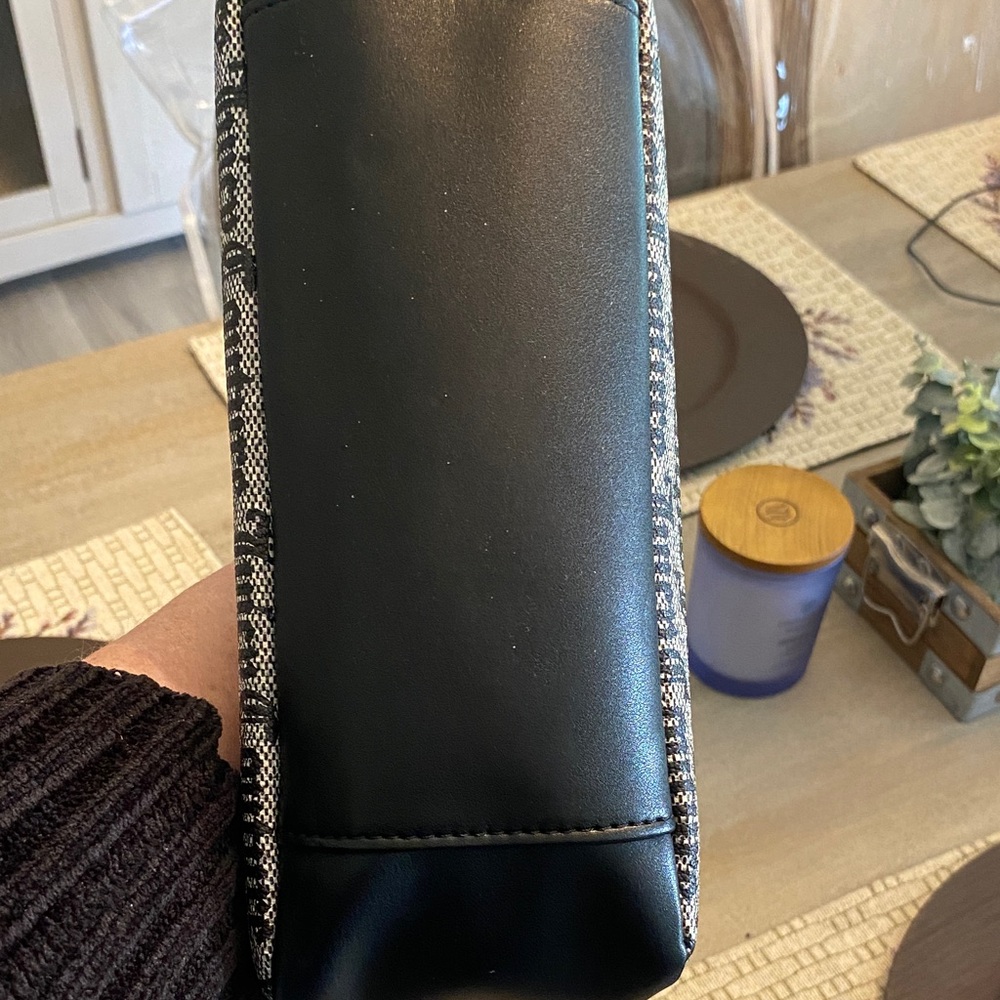 Juicy Couture Monogram Black and Grey Shoulder Bag - Picture 11 of 11